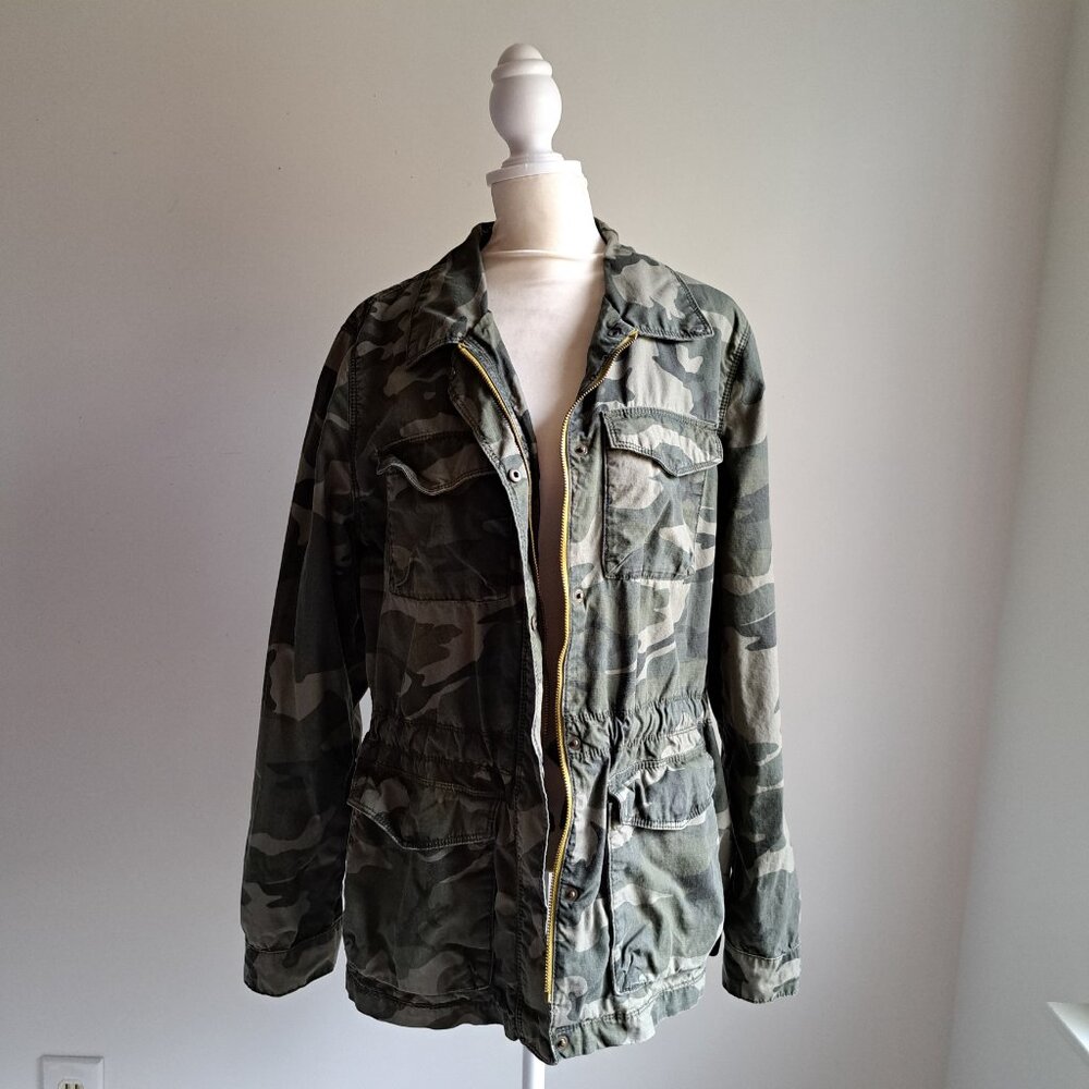 GUC Old Navy L green camouflage army jacket cargo utility chore camo